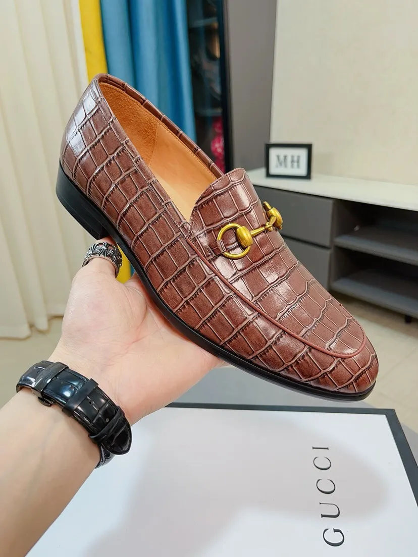 Men's shoes💰520🌸🌸【GUCCi】Original calfskin, water-dyed cowhide lining, original outsole, men's and women's fashion, formal casual leather shoes, slip-on men's and women's shoes series, young fashion, European and American trends, British style, random matching, comfortable feet, standard code: men's size 38-44 (45 can be customized)\nGrade: same style as the official website, original quality